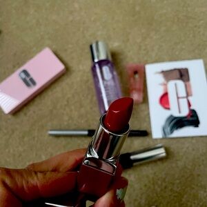 6 Clinique items in an elegant bag